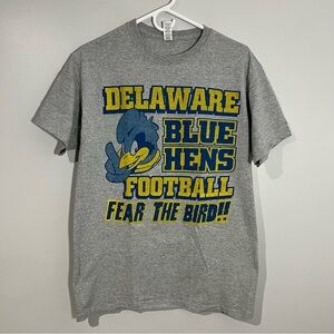 Delaware Fightin Blue Hens Football Gray Yellow Short Sleeve T-Shirt Mens Medium